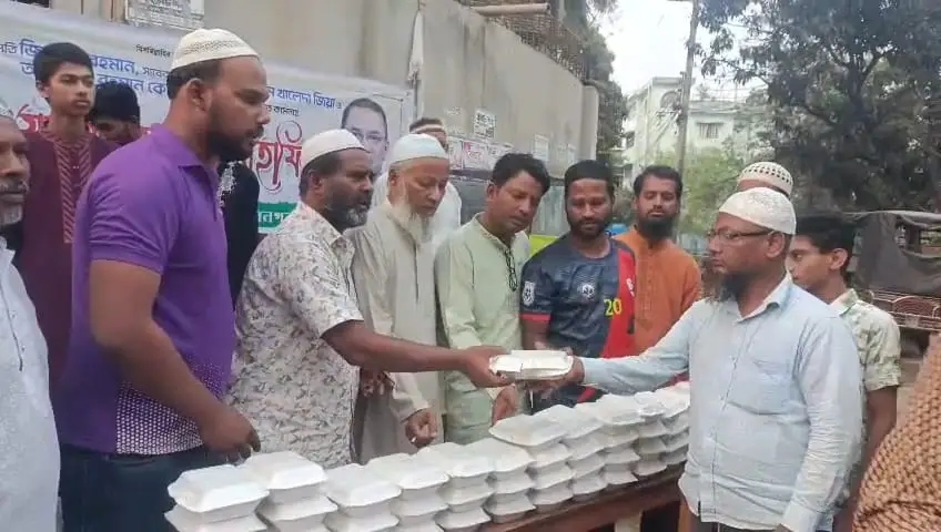 রাজশাহীতে যুবদলের দোয়া ও ইফতার মাহফিল, তিন শতাধিক মানুষের মাঝে ইফতার বিতরণ