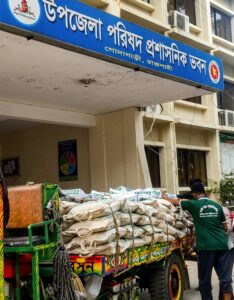 গোদাগাড়ীতে পৌঁছেছে খেজুর ও ত্রাণ সামগ্রী নতুন সমীকরণের ইঙ্গিত ঘিরে জনমনে চাঞ্চল্য